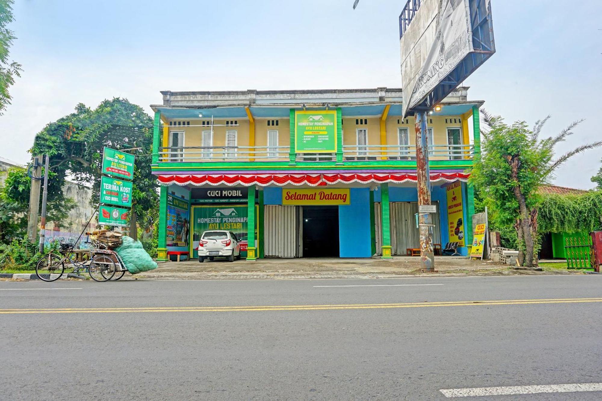 Oyo 91825 Ayu Lestari Homestay Nganjuk Esterno foto