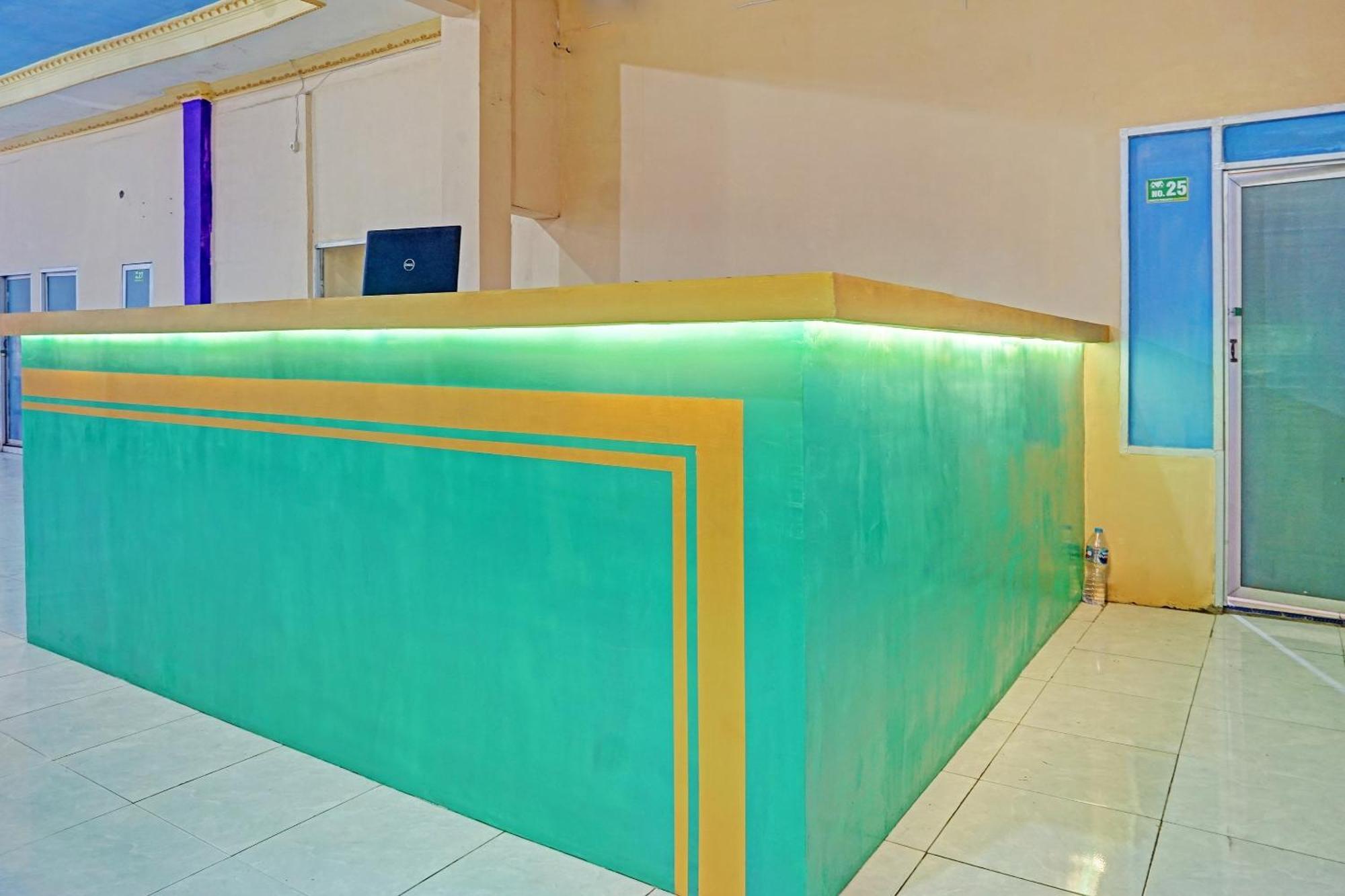 Oyo 91825 Ayu Lestari Homestay Nganjuk Esterno foto